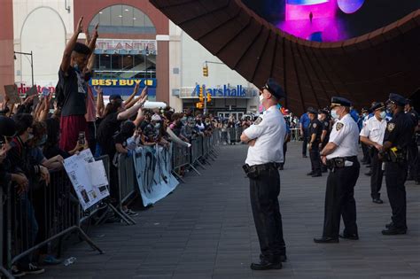 Number of Black Patrol Cops Falls as NYPD Upper Ranks。